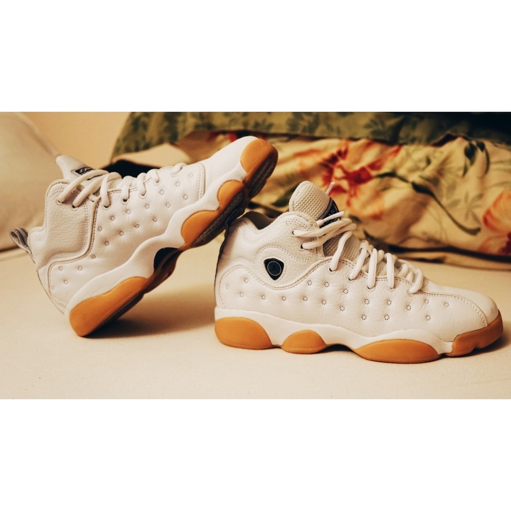 Air Jordan Jumpman team 2 white 6y / 7.5 womens